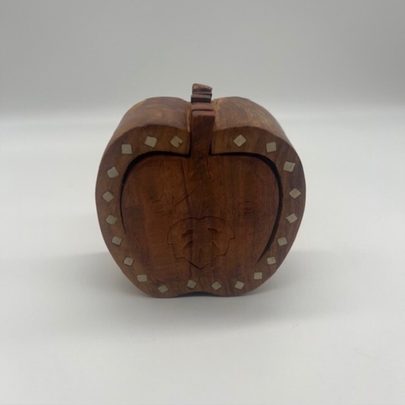 Vintage Set of 6 Wooden Coasters Apple Shape with Inlay Detailing - Picture 1 of 7